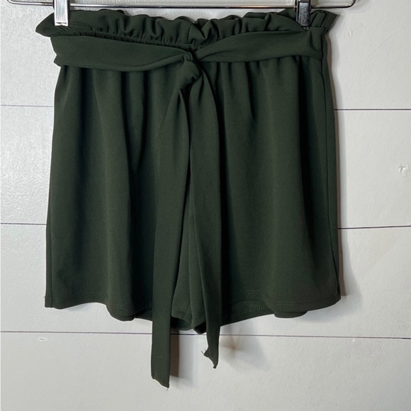AUTUMN SUNSET GREEN PULL ON SHORTS SZ M NWT - Picture 1 of 7
